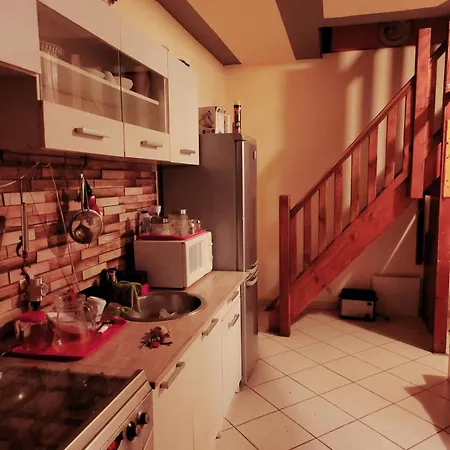 Viko Apartman 2 *