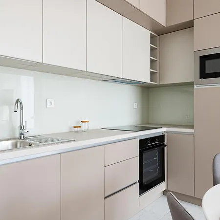 Westside Garden By Urbanrent Aparthotel *