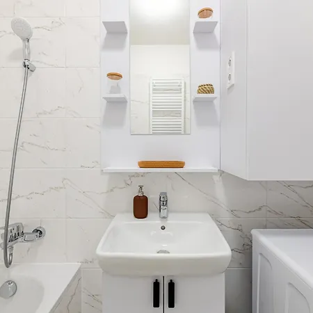 Westside Garden By Urbanrent Aparthotel *