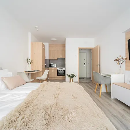 Westside Garden By Urbanrent Aparthotel