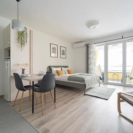Aparthotel Westside Garden By Urbanrent *