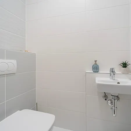 Westside Garden By Urbanrent Aparthotel *