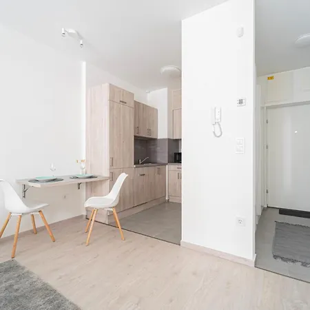 Westside Garden By Urbanrent Aparthotel *