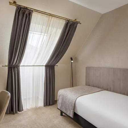 Mercure Korona 4*