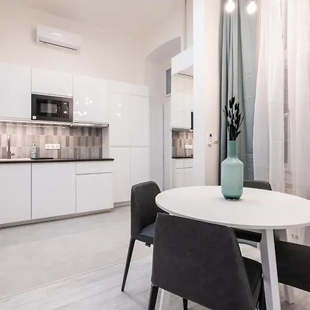 Apartment Kl31 - Best Location - Elegant Historic Residence By Bqa