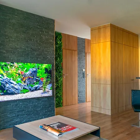 Lehel Apartment *