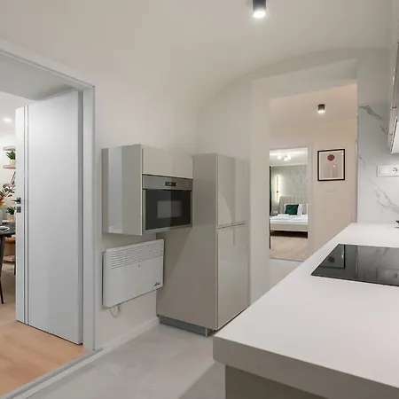 Luxury & Quiet Near Newyorkcafe Apartment Budapest