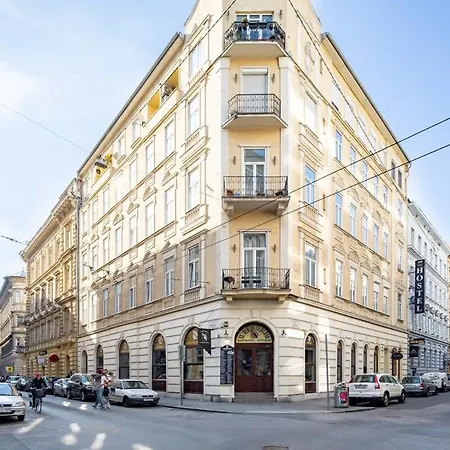 Ultra Friendly Budapest