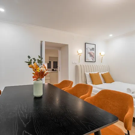 Luxury & Quiet Near Newyorkcafe Apartment