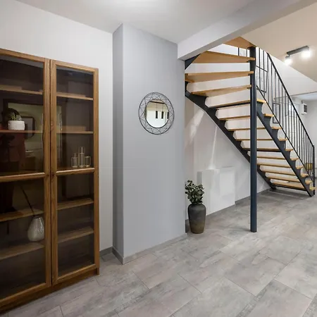 Exclusive & Duplex Grand W' Balcony Apartment