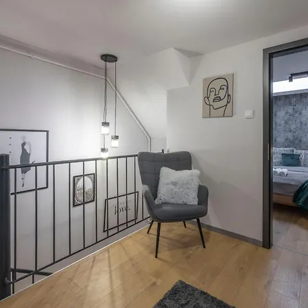 Exclusive & Duplex Grand W' Balcony Apartment