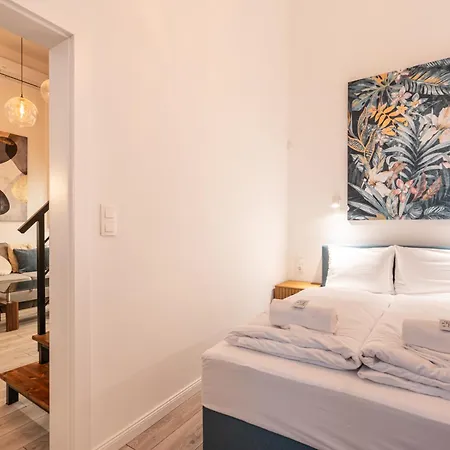 Infinite Impressions Apartment *