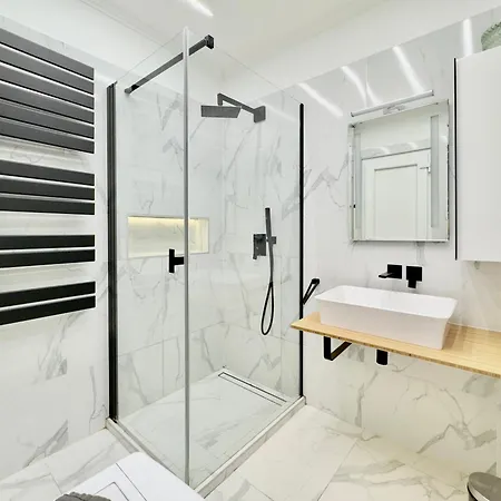 Blaha Haven Center Modern Apartment