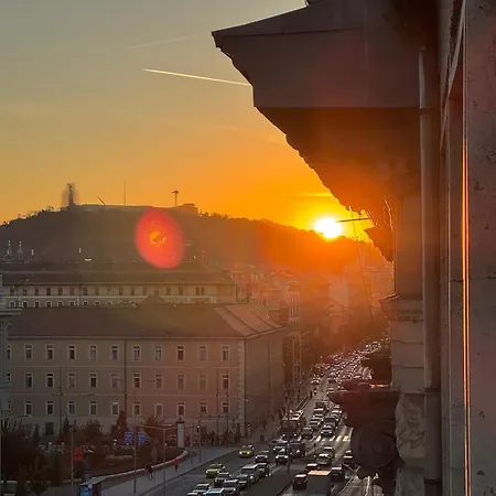 Blaha Haven Center Modern * Budapest
