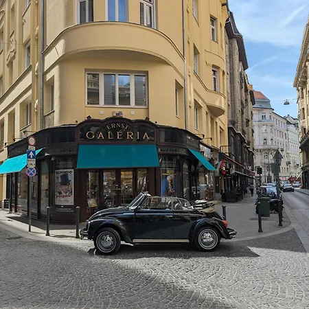 Prime Downtown Budapest Luxury Condo, Private Spa, Home Cinema, Patio *