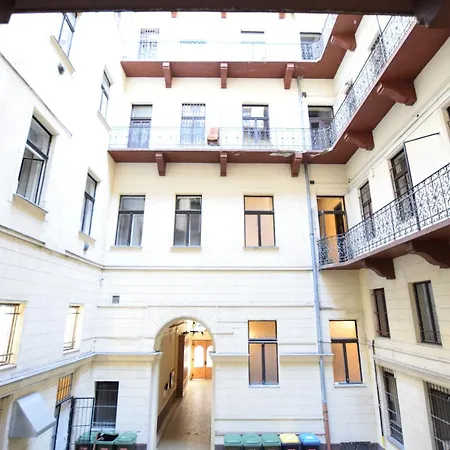 By Hi5- Oktober 6 Street Apartment Budapest