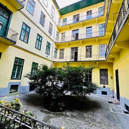 Boutique Apartment *