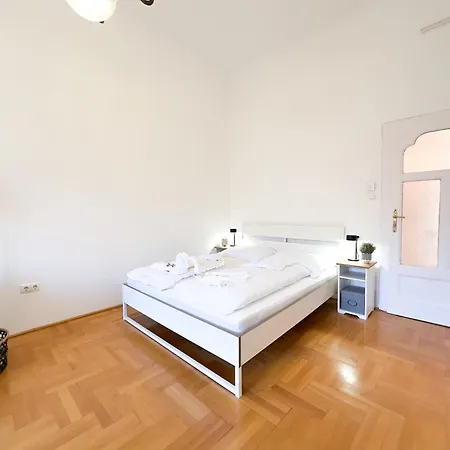 Apartment Kiraly Levente - Center Location Ac
