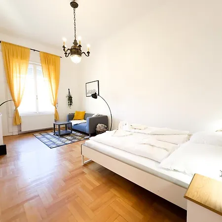 Kiraly Levente - Center Location Ac Apartment