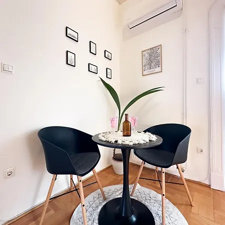 Kiraly Levente - Center Location Ac Apartment *