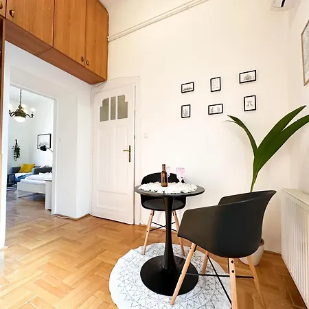 Kiraly Levente - Center Location Ac Apartment *