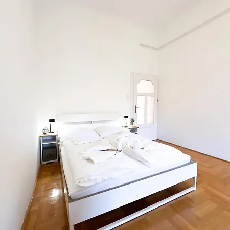Kiraly Levente - Center Location Ac *