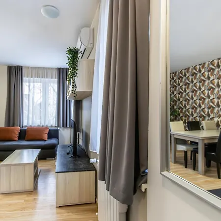Corvin-luxe, 3 Bedroom In Center Apartment