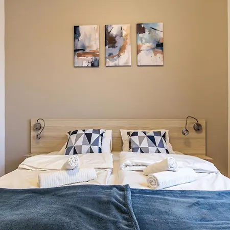 Corvin-luxe, 3 Bedroom In Center Apartment *