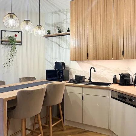 Standard By Hi5- Kiraly Beautiful Budapest