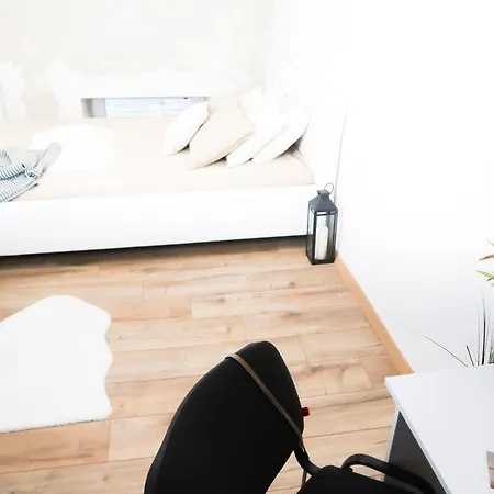 Center, Nicely Renovated With 3 Bedrooms