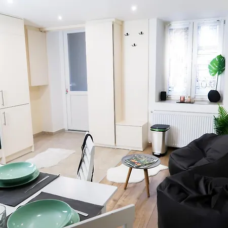 Center, Nicely Renovated With 3 Bedrooms * Budapest