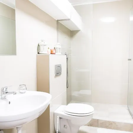Center, Nicely Renovated With 3 Bedrooms Budapest