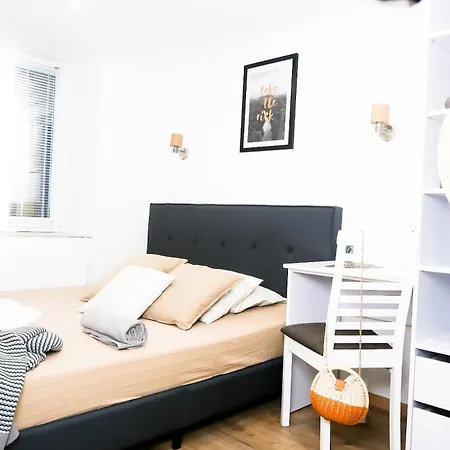 Center, Nicely Renovated With 3 Bedrooms
