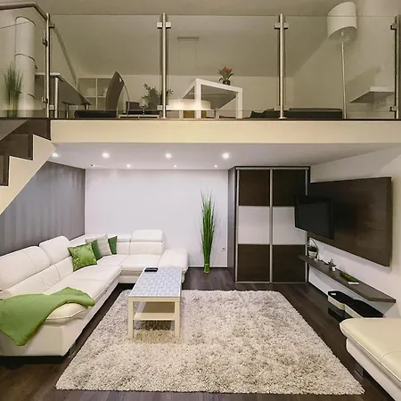 Central Deluxe Apartment