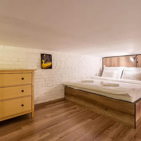 Yellow Compass W40 Apartment *