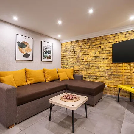 Yellow Compass W40 Apartment Budapest