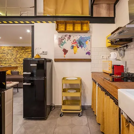 Apartment Yellow Compass W40 *
