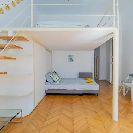 Weiner Leo Sunny Mezzanine Hideaway Apartment