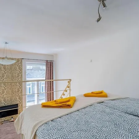 Weiner Leo Sunny Mezzanine Hideaway Apartment Budapest