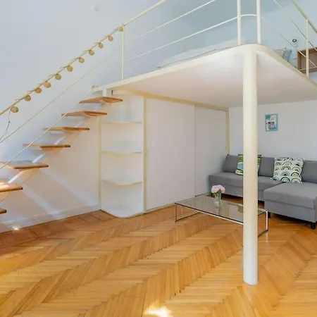 Weiner Leo Sunny Mezzanine Hideaway *