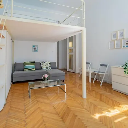 Weiner Leo Sunny Mezzanine Hideaway Apartment