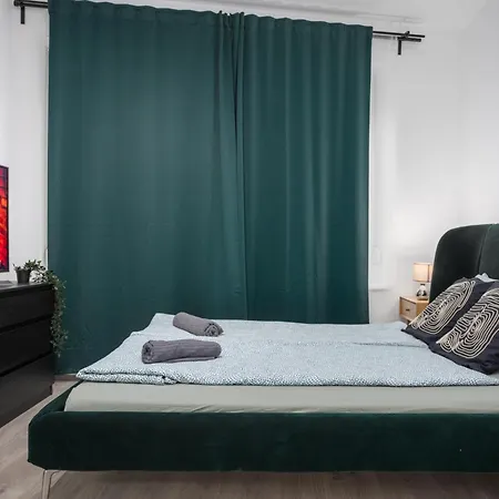 New Tranquil With Free Parking Apartment *