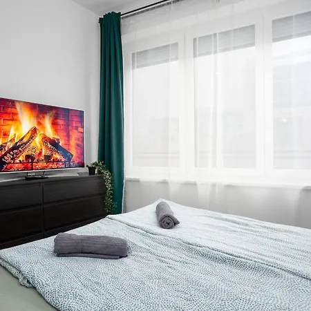 New Tranquil With Free Parking Apartment *