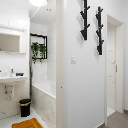 New Tranquil With Free Parking Apartment Budapest