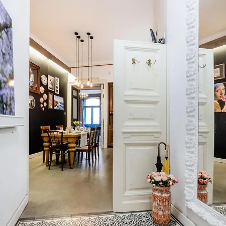 Hidden Gem By Dohany Synagogue & Fashion Street Budapest