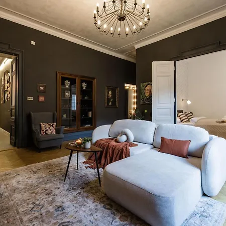 Hidden Gem By Dohany Synagogue & Fashion Street