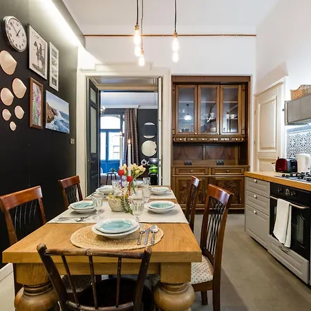 Hidden Gem By Dohany Synagogue & Fashion Street