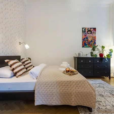 Apartment Hidden Gem By Dohany Synagogue & Fashion Street