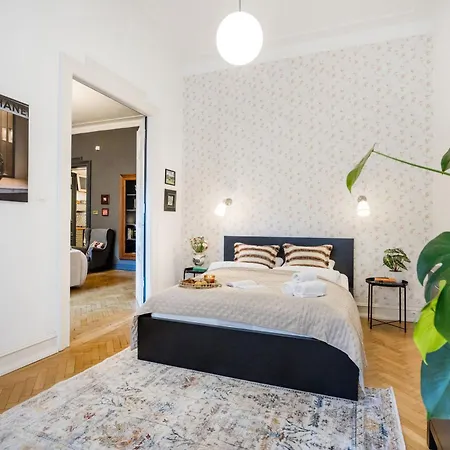 Apartment Hidden Gem By Dohany Synagogue & Fashion Street *