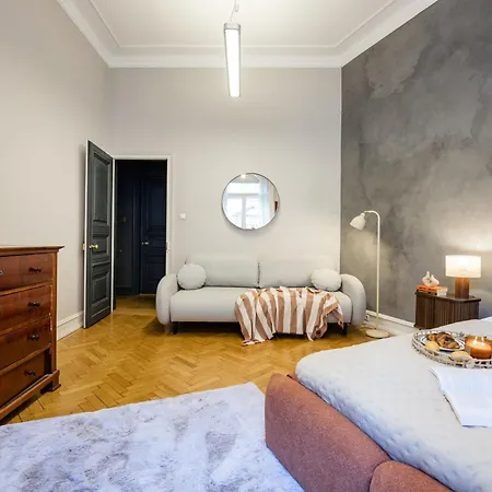 Apartment Hidden Gem By Dohany Synagogue & Fashion Street